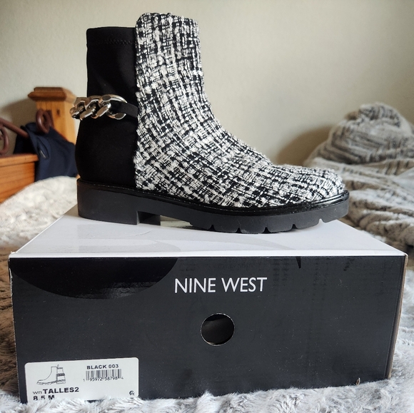 *LIKE NEW* Nine West Talles Lug Sole Bootie Size 8.5 - Picture 3 of 5